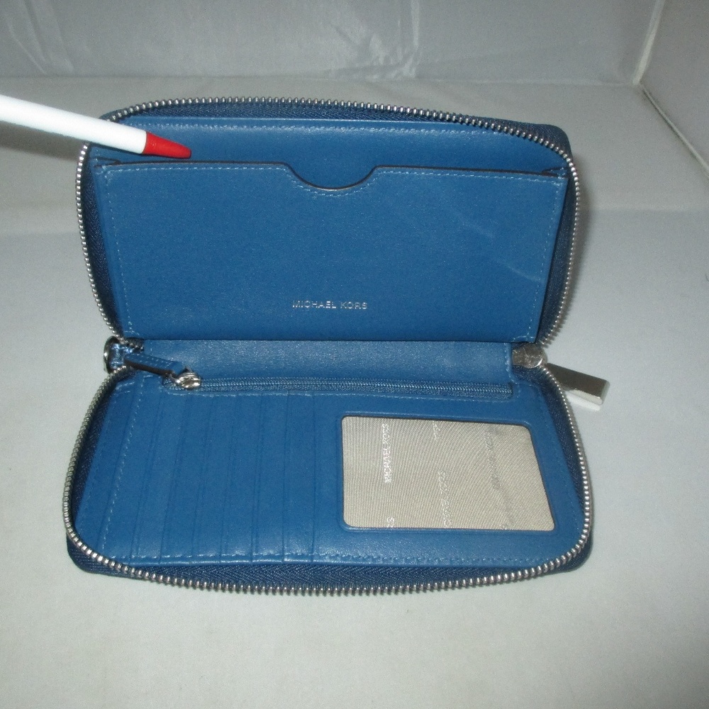 Michael Kors Mercer Flat Multi-Function Phone Case - Picture 3 of 8